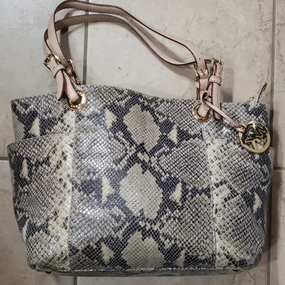 Michael Kors Handbags - MICHAEL KORS SHOULDER TOTE